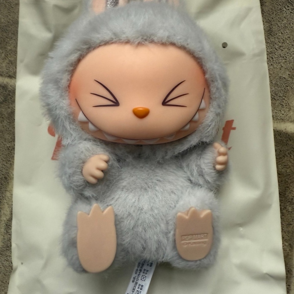 LABUBU HAVE A SEAT (HAS) HEHE